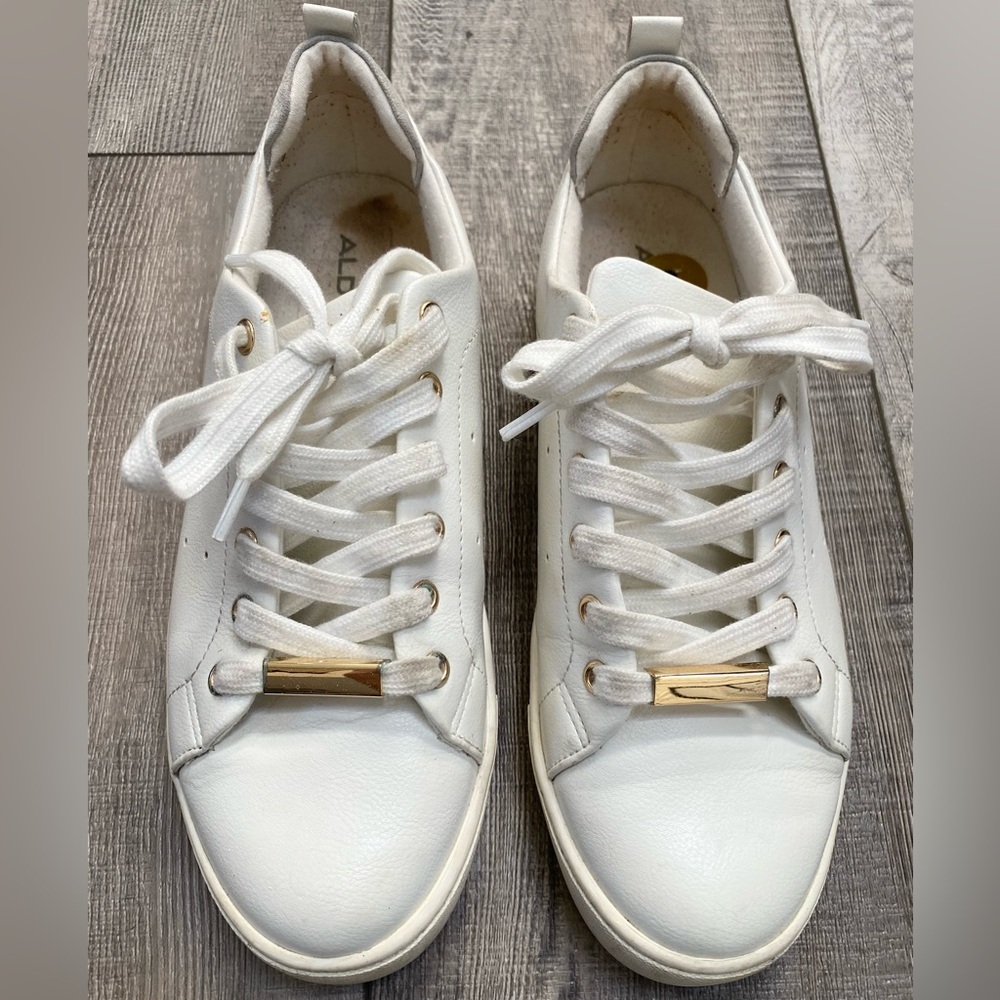 Aldo Women's Mirarevia White w/ Gold Charm Tennis Shoes Sneakers Size 8